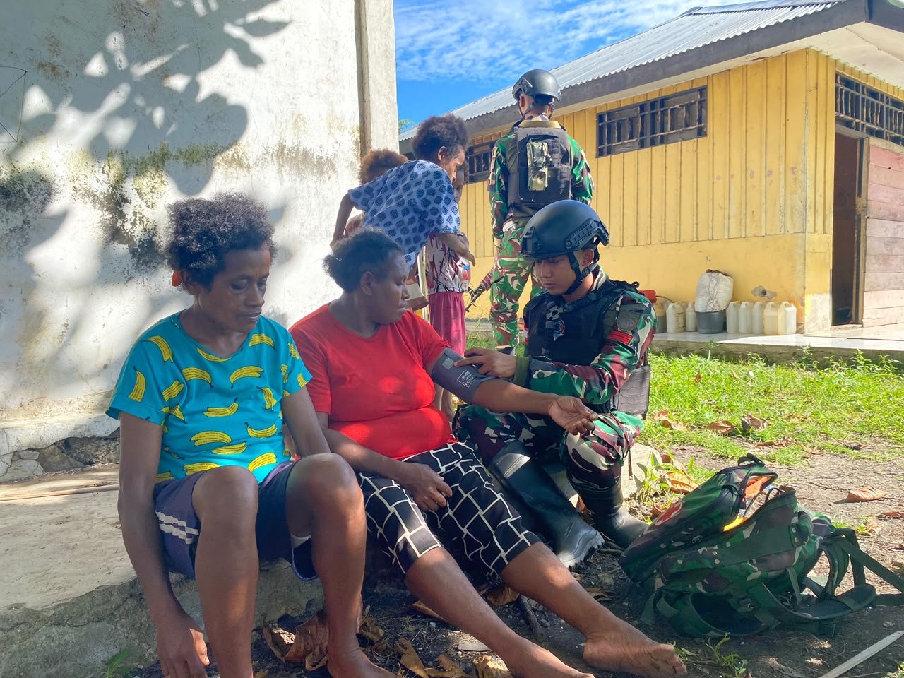 Satgas Yonif 410 Alugoro Gelar Yankes Gratis di Kaimana. - thewasesanews.com