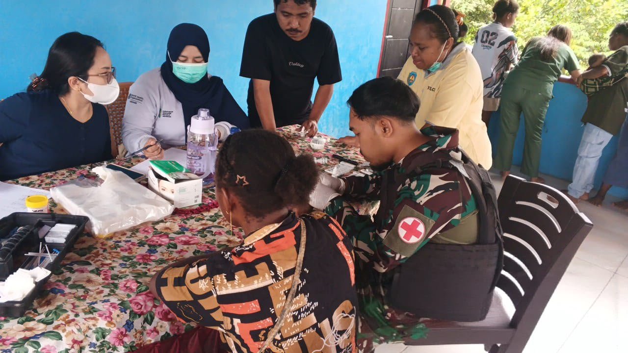 Pelayanan Kesehatan Satgas Yonif 410 di Bintuni. - thewasesanews.com