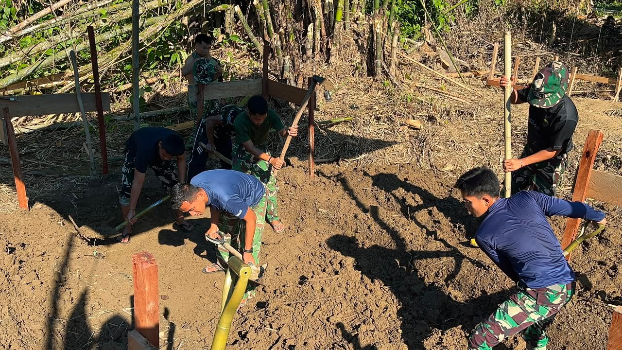 Bakti TNI Bangun Jembatan Gantung di Nias Utara. - thewasesanews.com