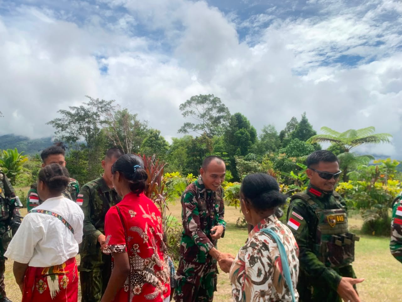 Satgas RI-PNG Yonif 645 Gelar Karya Bakti. - thewasesanews.com