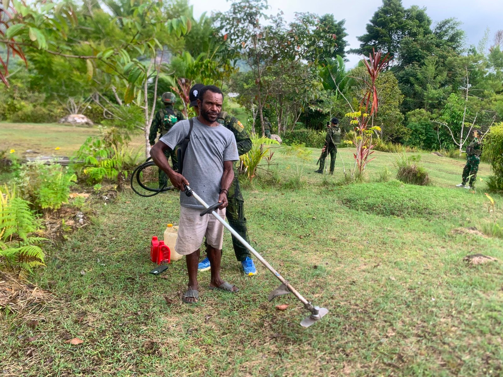 Satgas RI-PNG Yonif 645 Gelar Karya Bakti. - thewasesanews.com