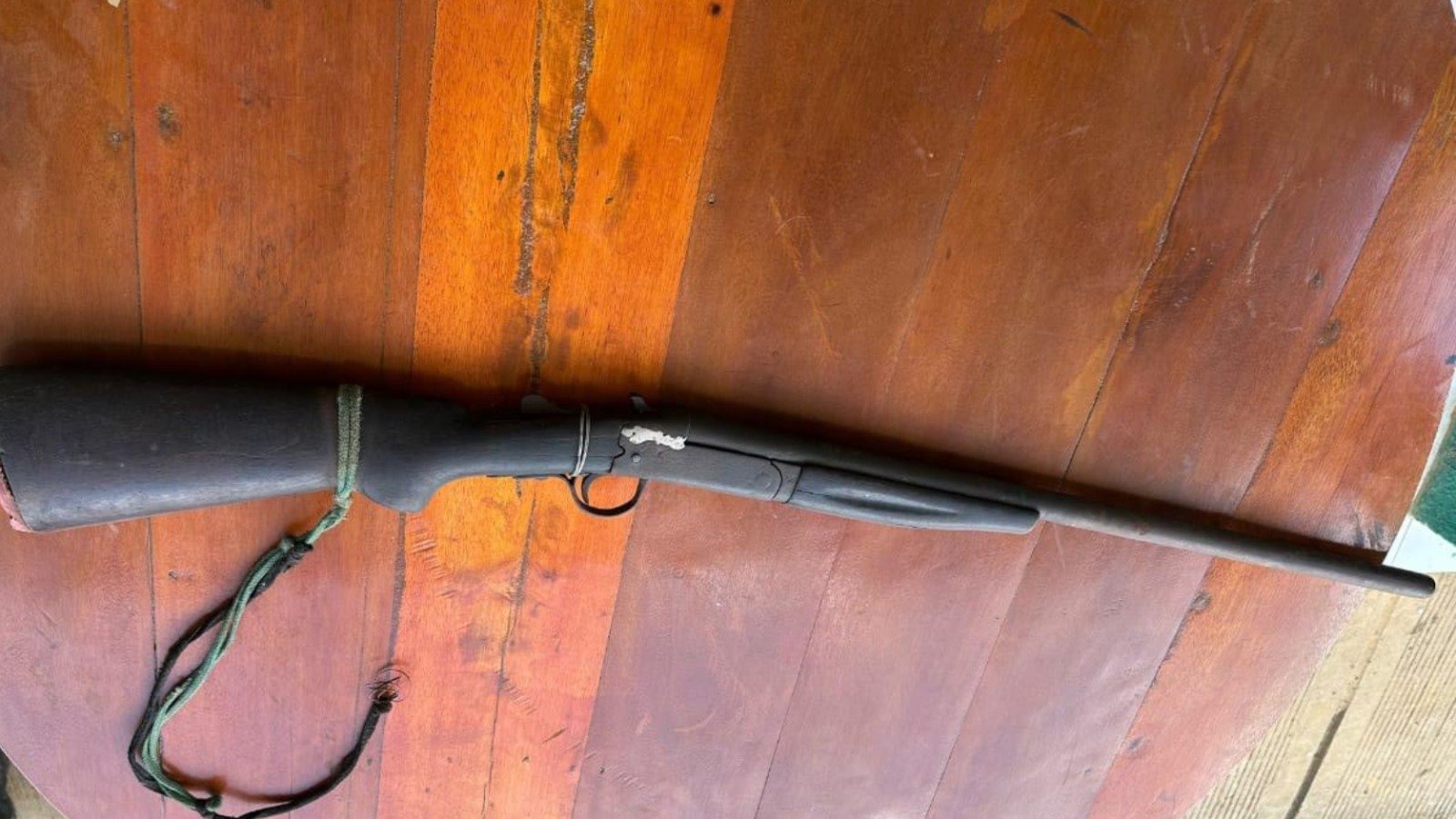 Satgas Pamtas Yonarmed 13 Nanggala Terima Senjata Api Rakitan. - thewasesanews.com