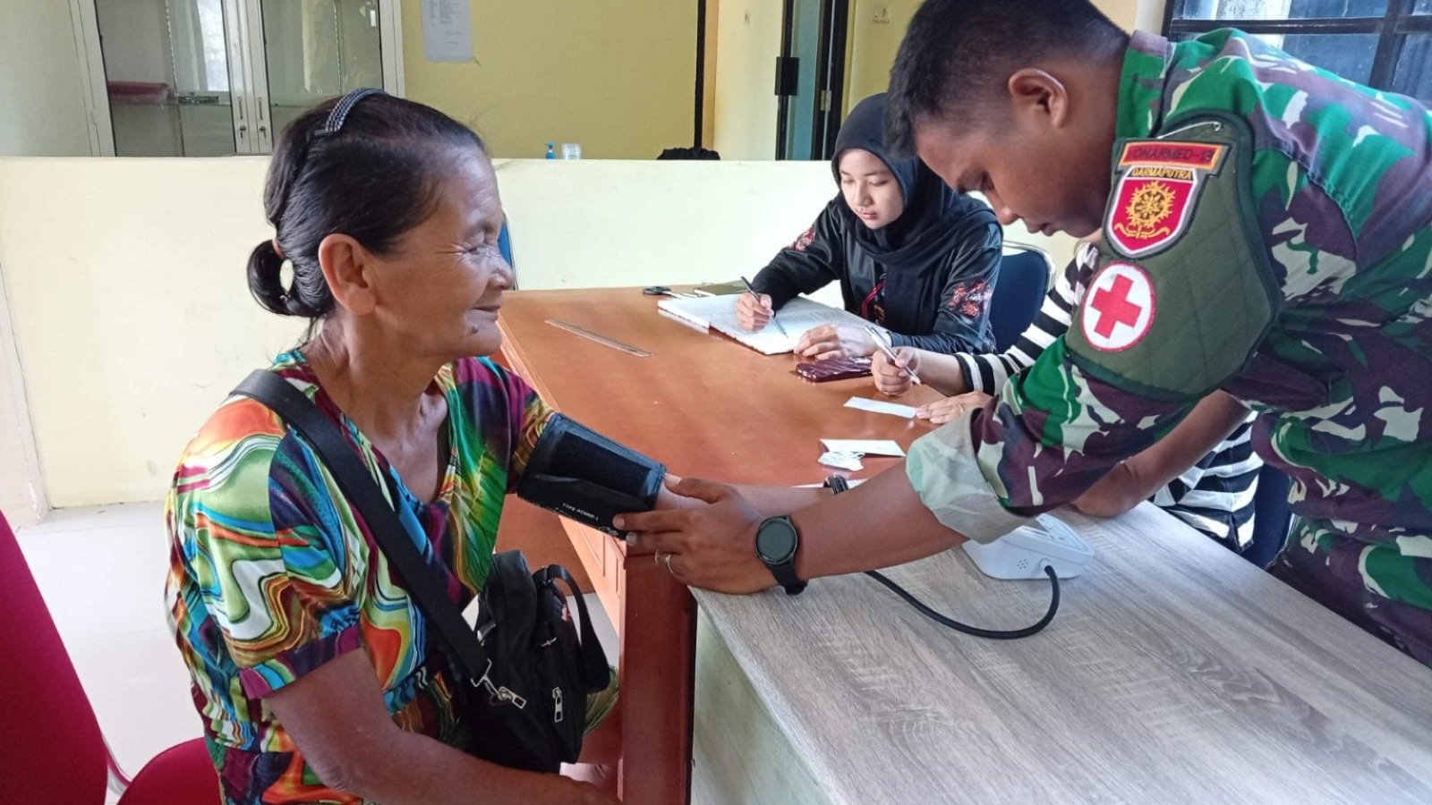 Satgas Yonarmed 13 Nanggala Gelar Pengobatan Gratis Sintang. - thewasesanews.com