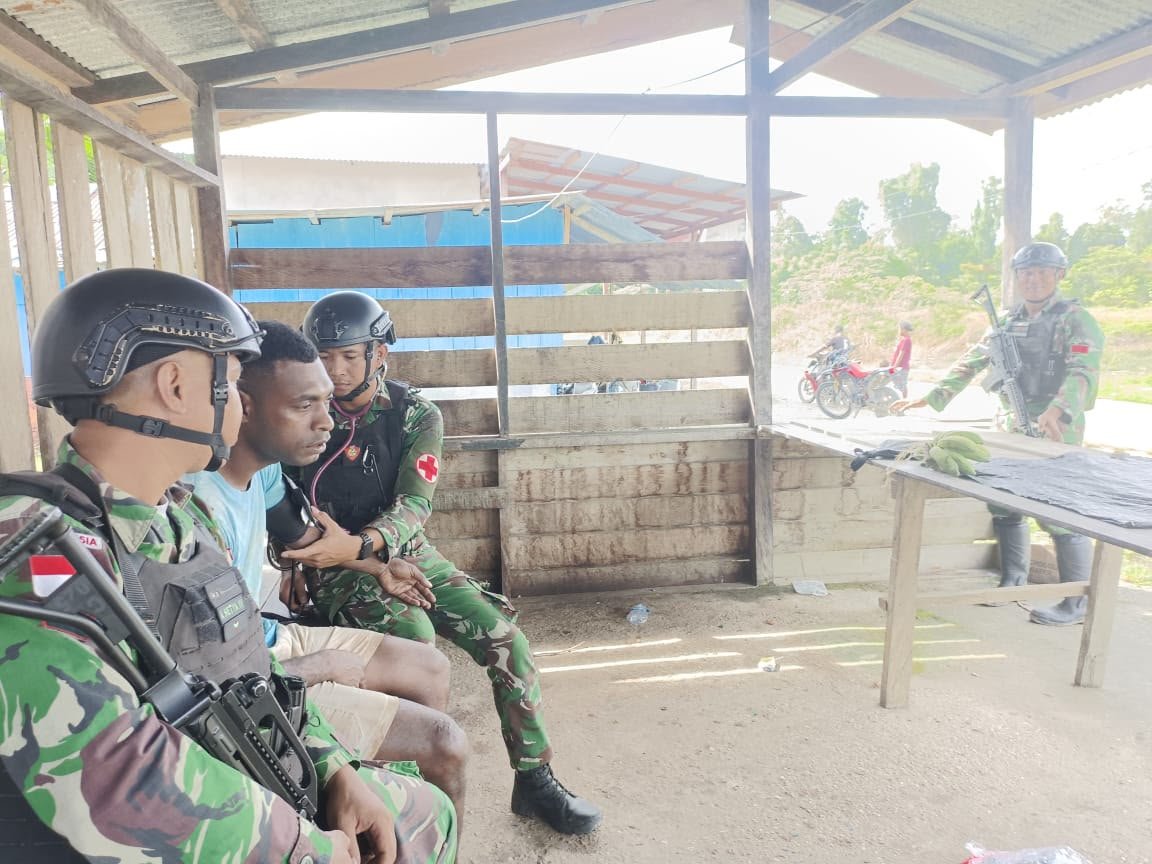 Satgas Yonif 410 ALG Pelayanan Kesehatan Teluk Bintuni. - thewasesanews.com