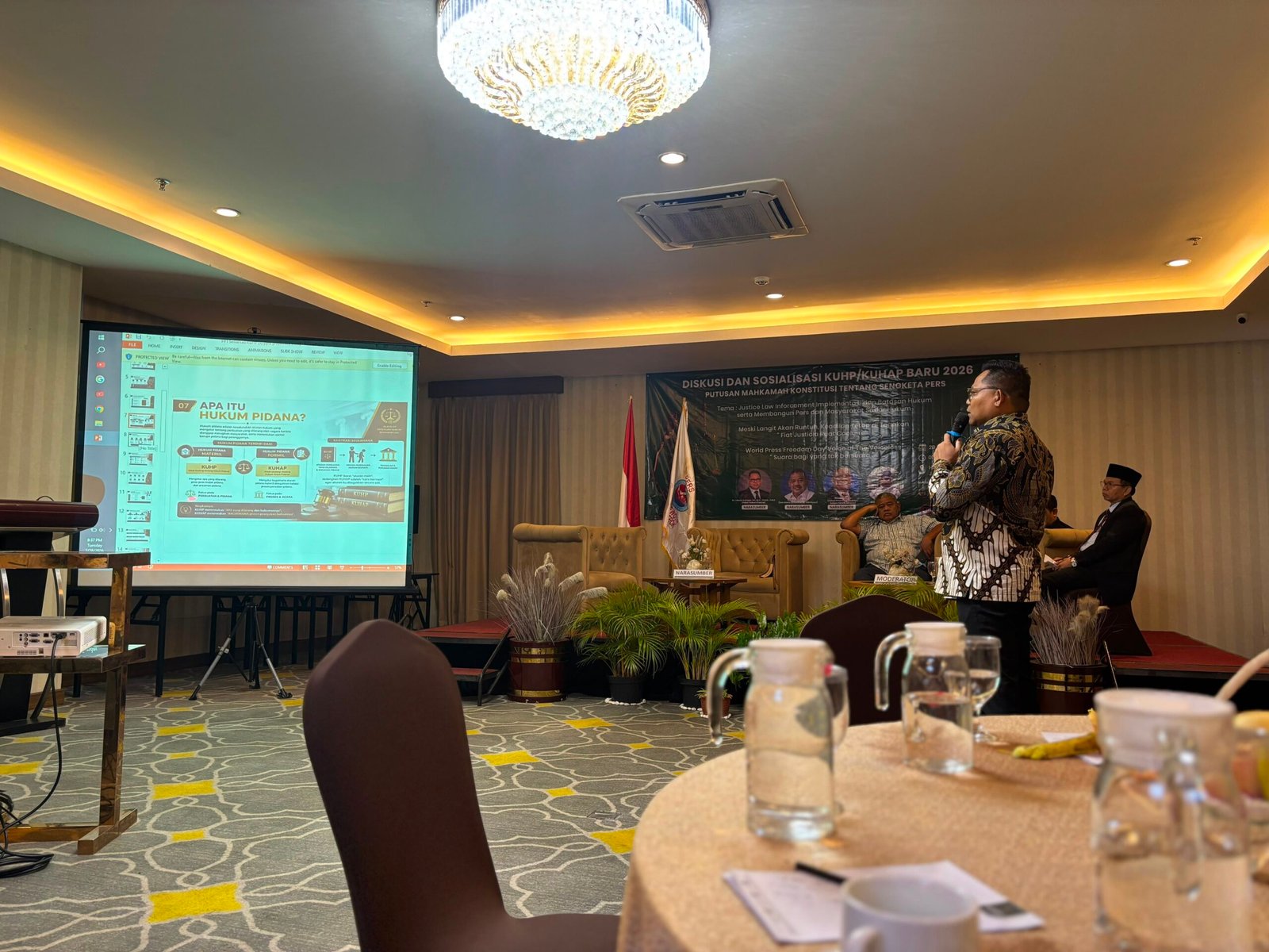 Dewan Pembina The Wasesa News Bedah KUHP Baru. - thewasesanews.com