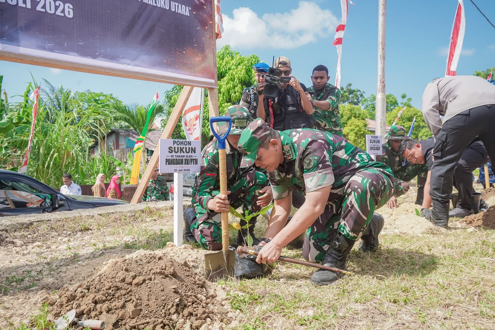 Pangdam XV Pattimura Tutup Bakti TNI AD di Halmahera Tengah. - thewasesanews.com