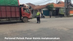 Pengaturan Lalu Lintas Pagi Polsek Pasar Kemis Urai Kemacetan. - thewasesanews.com