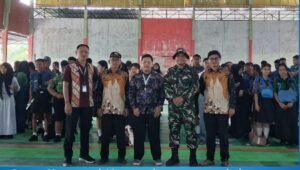 Satgas Yonarmed 19 Tanamkan Wawasan Kebangsaan SMAN 1 Entikong. - thewasesanews.com