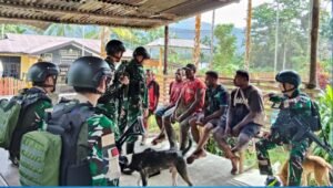 Satgas Yonif 410 ALG Komsos di Teluk Etna Papua Barat. - thewasesanews.com
