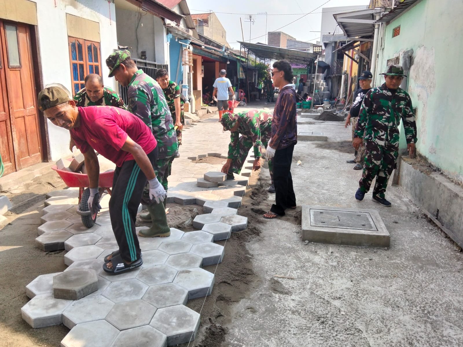 TMMD Sengkuyung Serengan Garap Pavingisasi Jalan 97 Meter. - thewasesanews.com