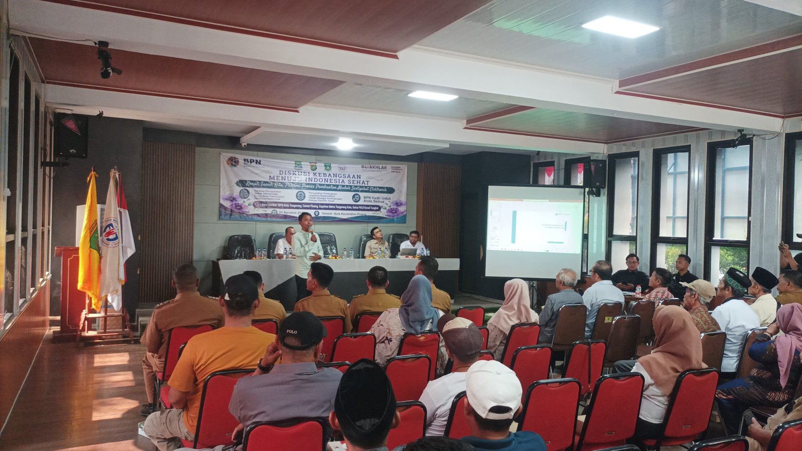 diskusi antimafia tanah fwji tangkot. - thewasesanews.com