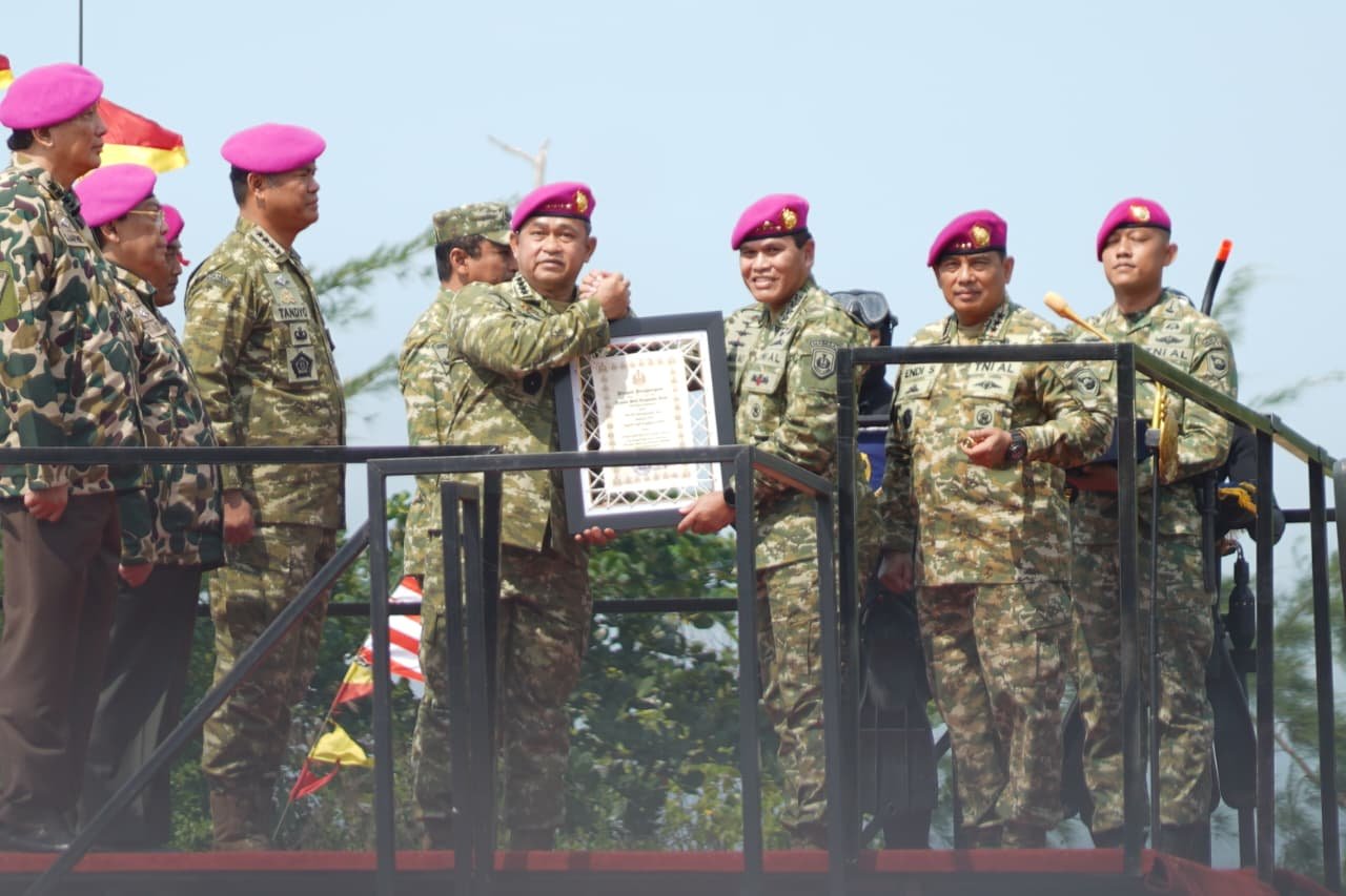 kasad warga kehormatan korps marinir. - thewasesanews.com