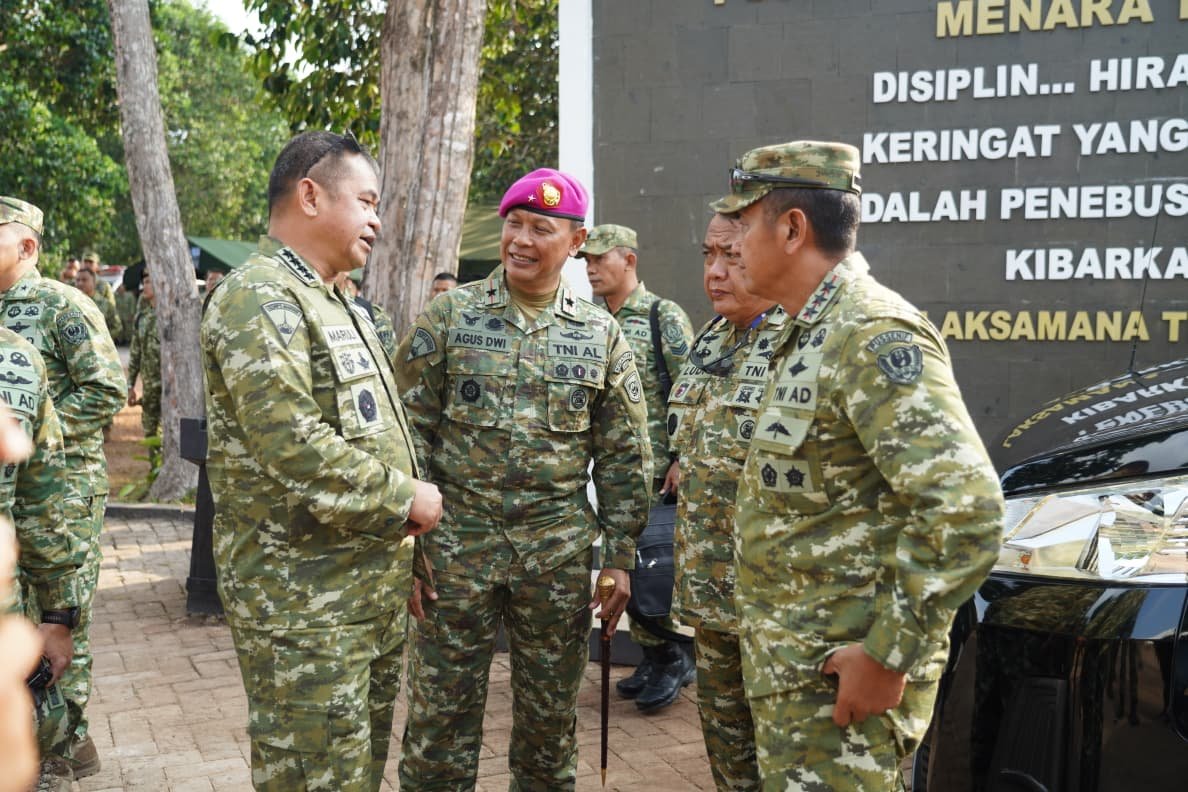 kasad warga kehormatan korps marinir. - thewasesanews.com