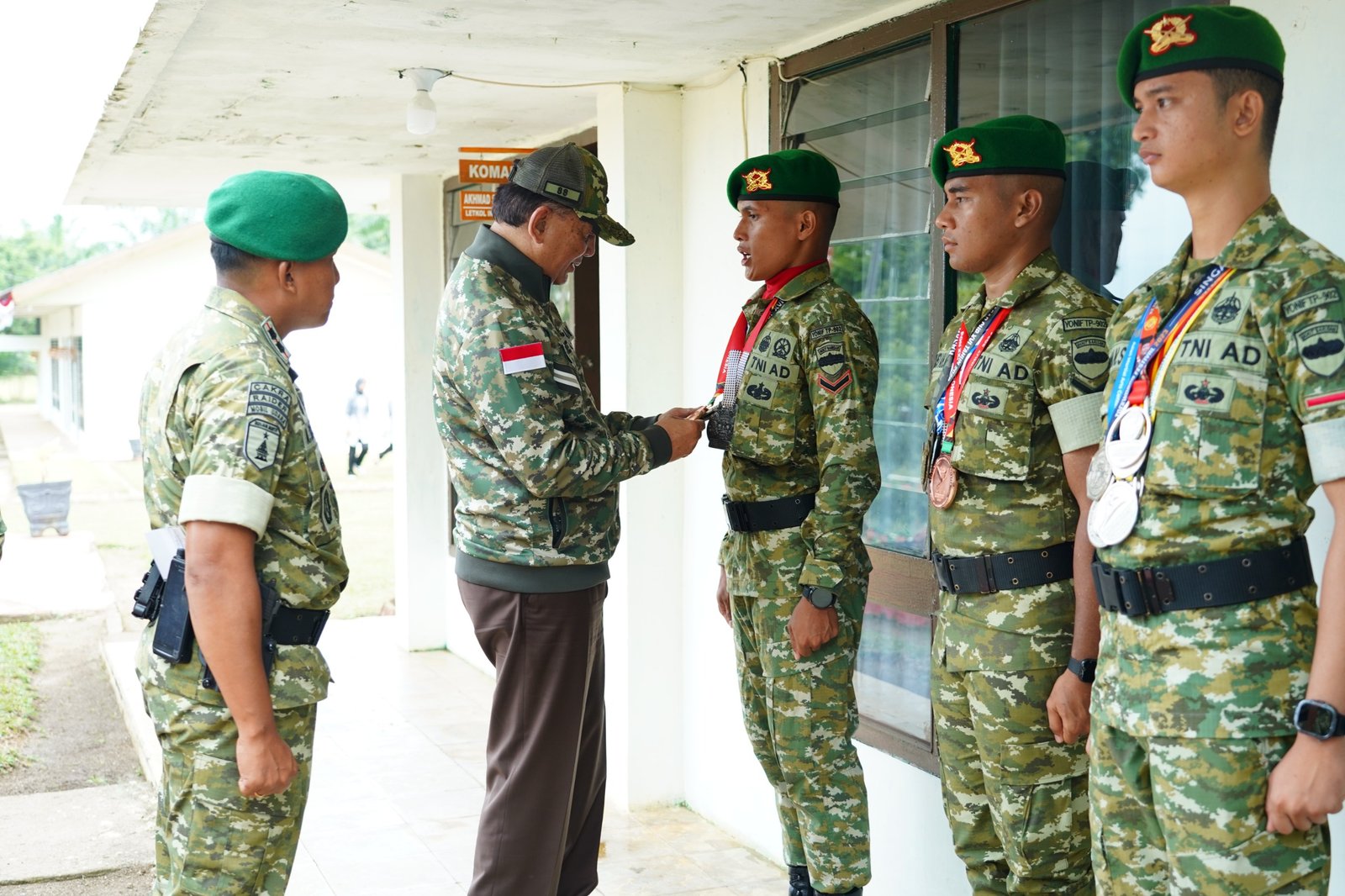 menhan sjafrie sjamsoeddin tinjau yonif tp 902 spg. - thewasesanews.com
