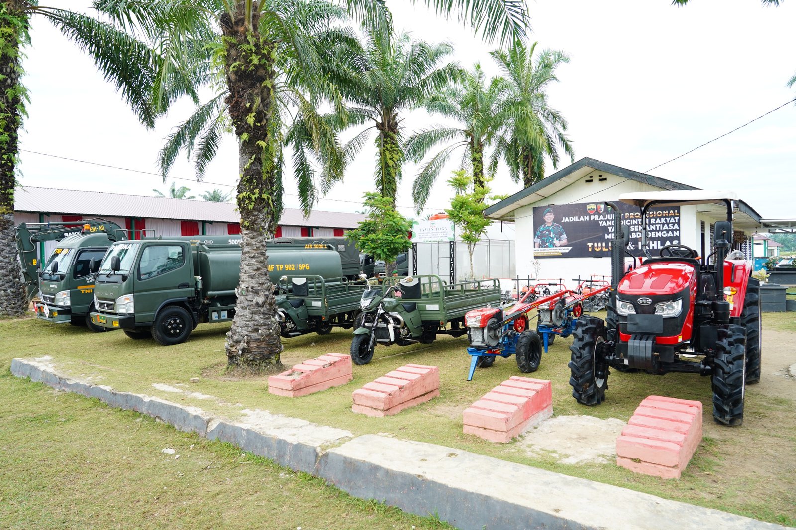 menhan sjafrie sjamsoeddin tinjau yonif tp 902 spg. - thewasesanews.com