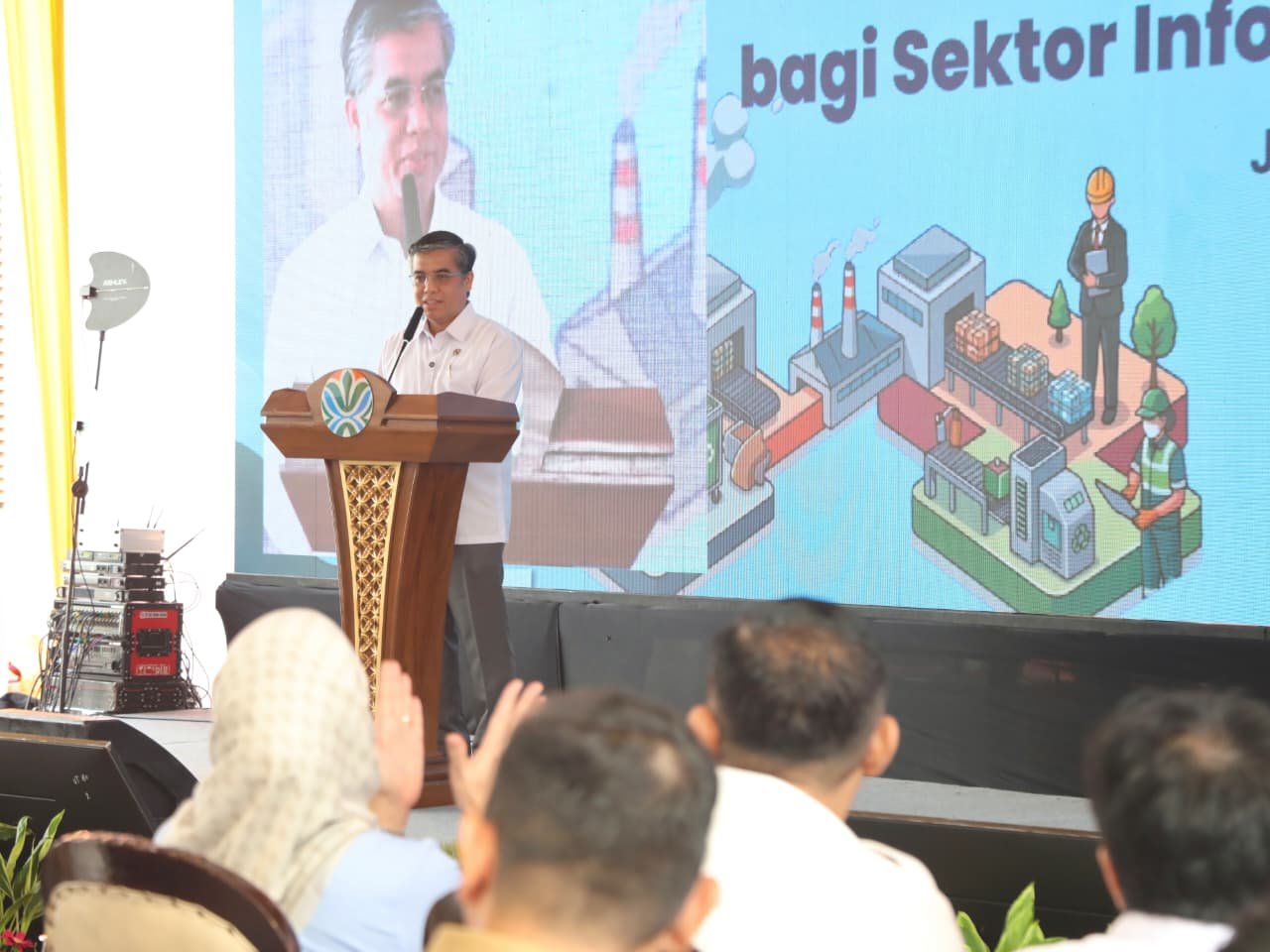menaker yassierli diskon iuran jkk jkm pekerja persampahan. - thewasesanews.com