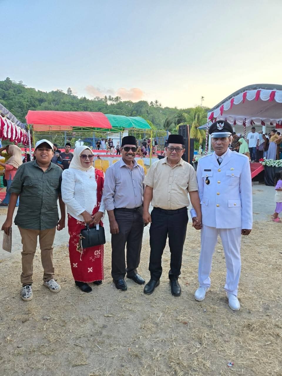 ketua dprd halmahera tengah hadiri pelantikan kepala desa. - thewasesanews.com