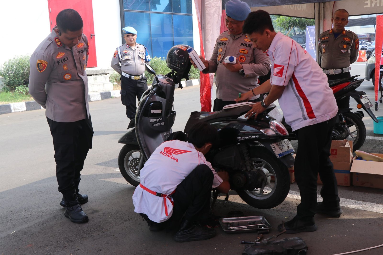 polres metro tangerang kota gelar bazar murah dan festival umkm. - thewasesanews.com