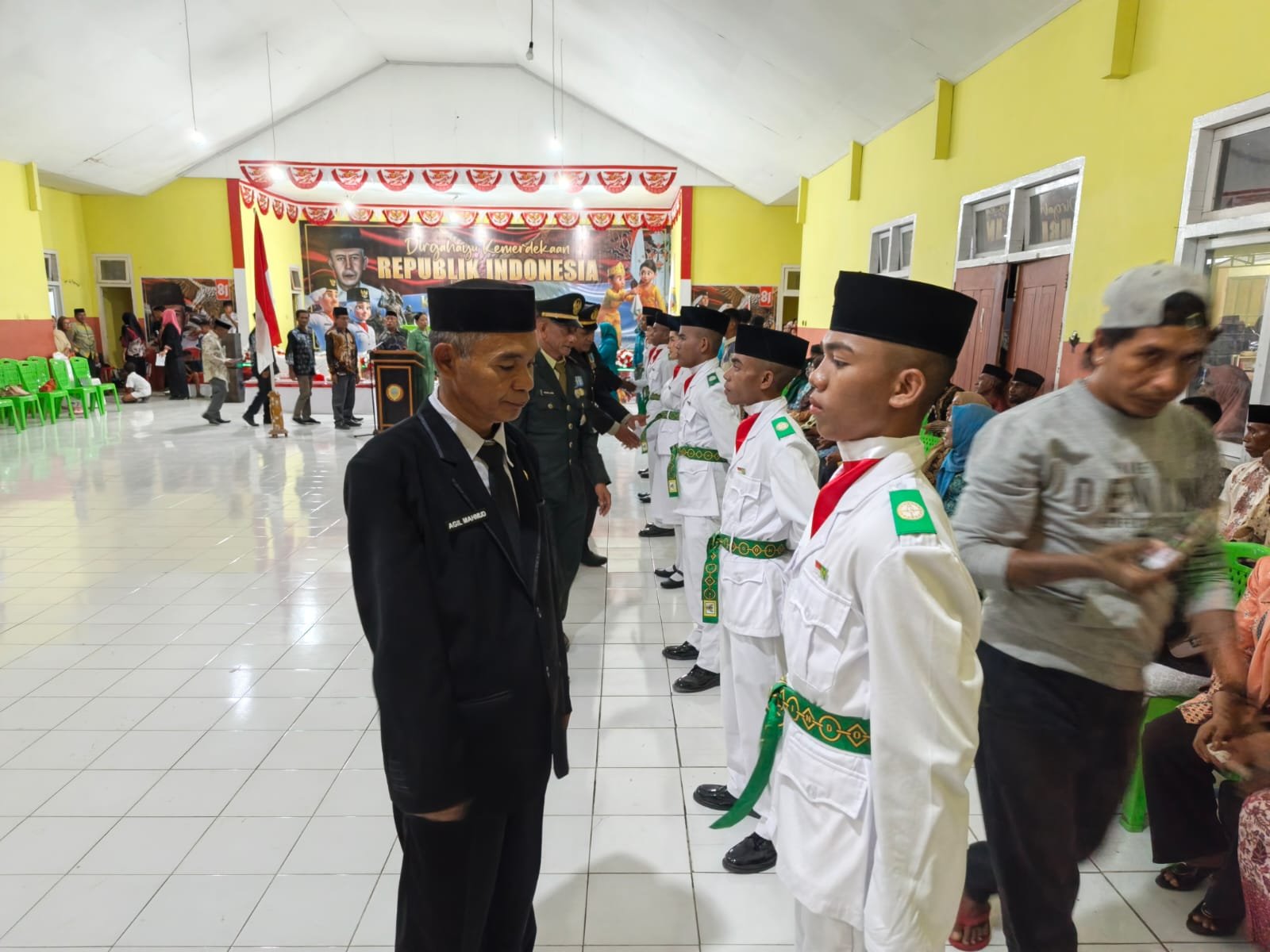 camat patani kukuhkan anggota paskibraka. - thewasesanews.com