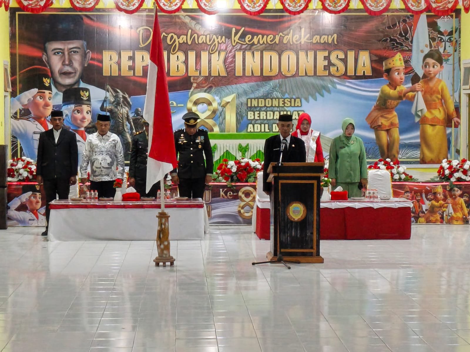 camat patani kukuhkan anggota paskibraka. - thewasesanews.com