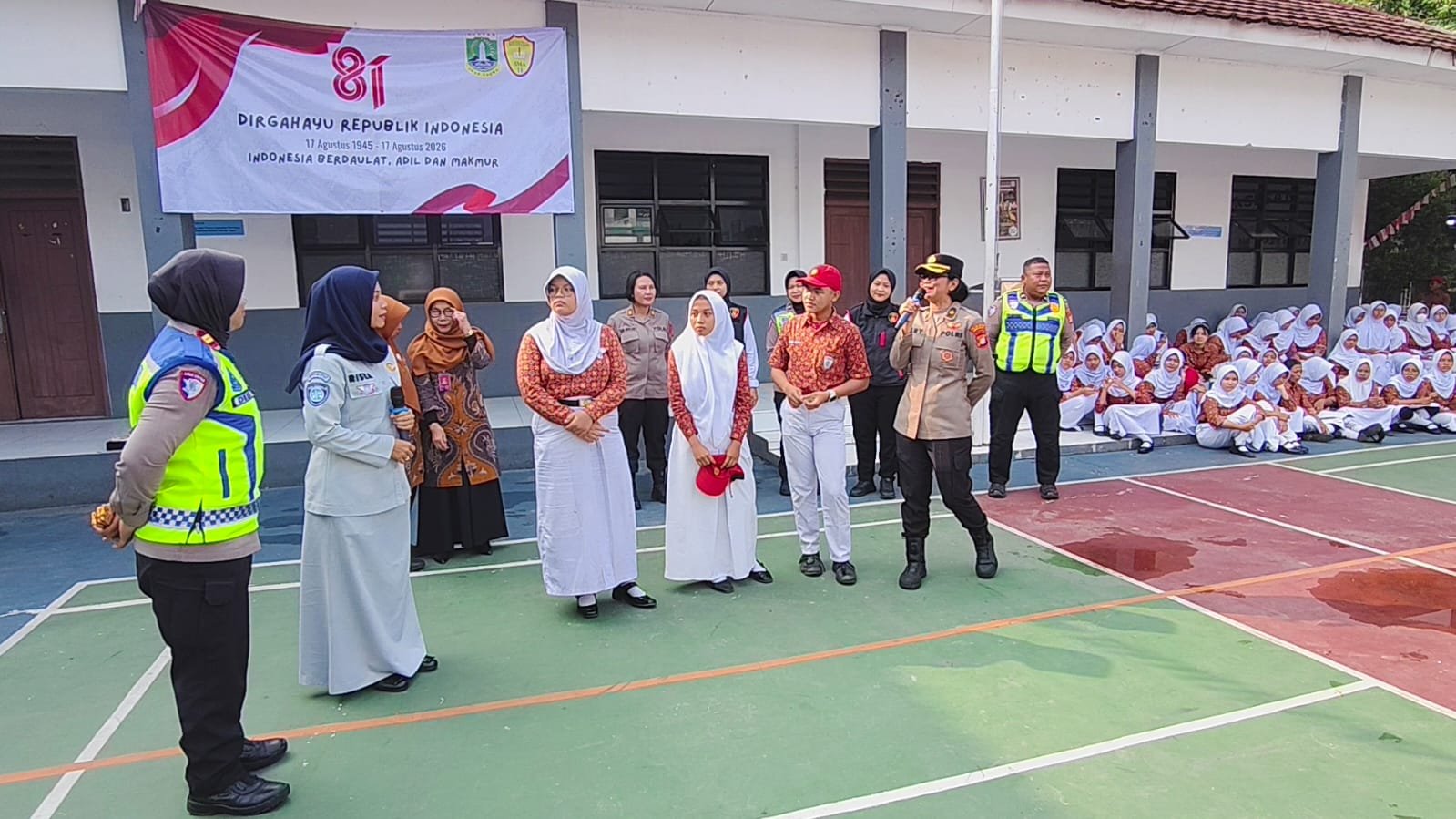 polwan goes to school sma 11 tangerang. - thewasesanews.com