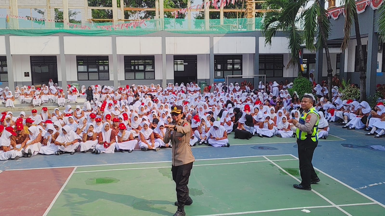 polwan goes to school sma 11 tangerang. - thewasesanees.com