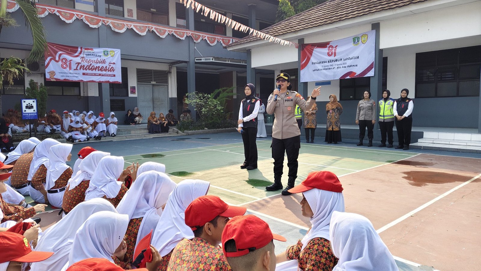 polwan goes to school sma 11 tangerang. - thewasesanews.com