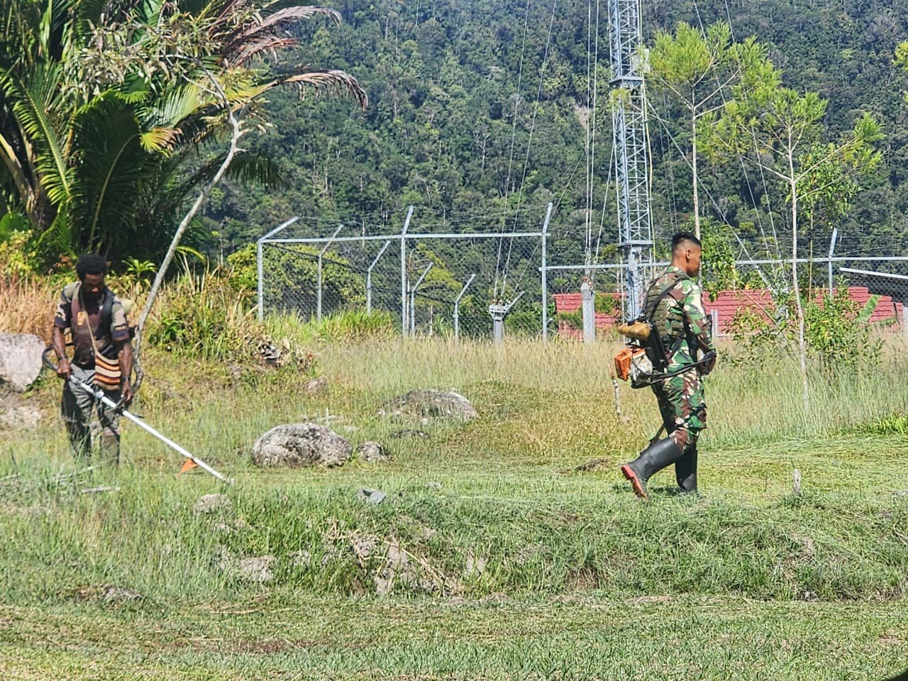 satgas yonif 645 gty karya bakti di apalapsili. - thewasesanews.com
