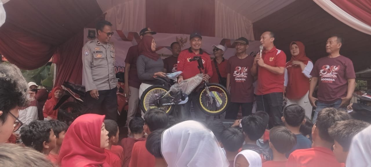 karang taruna kenanga gelar jalan sehat. - thewasesanews.com