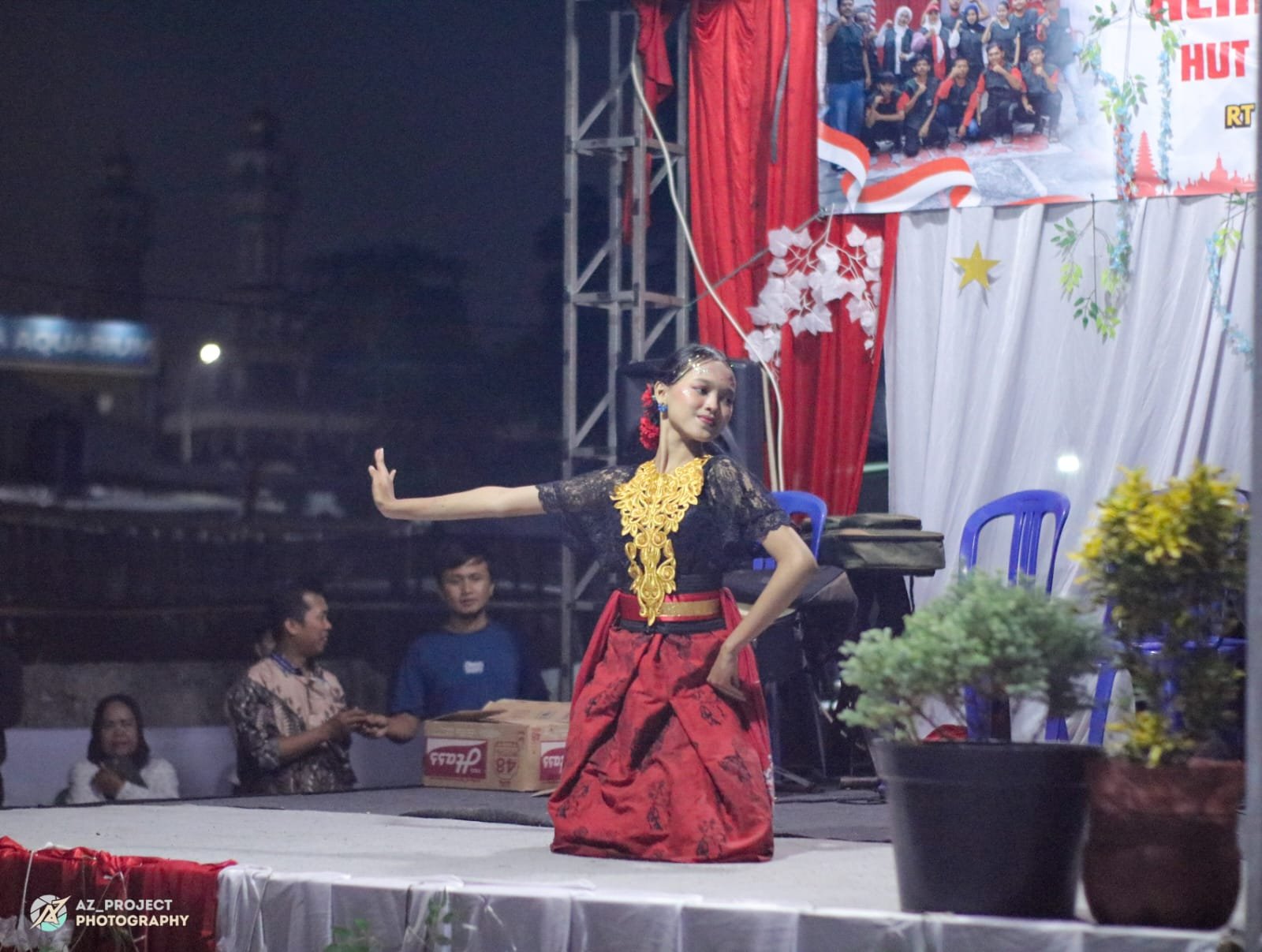malam puncak hut ri buaran indah. - thewasesanews.com