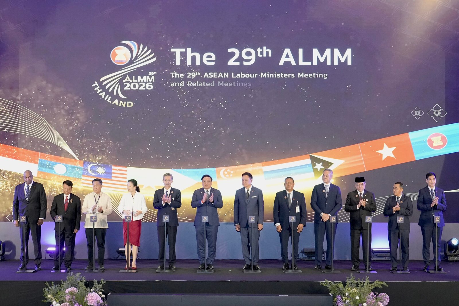 menaker tegaskan kerangka ketenagakerjaan asean. - thewasesanews.com