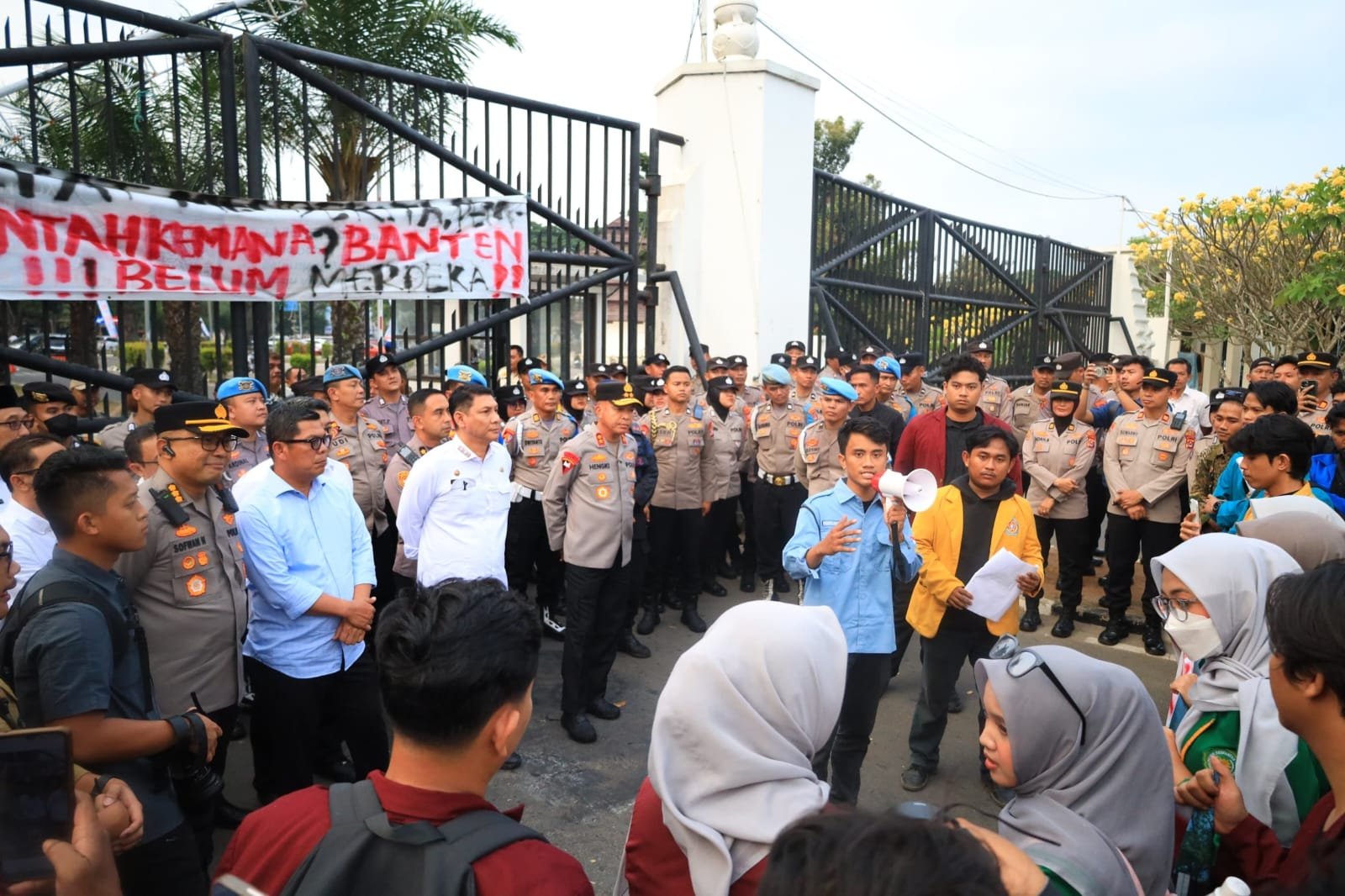 kapolda banten terima aspirasi bem. - thewasesanews.com