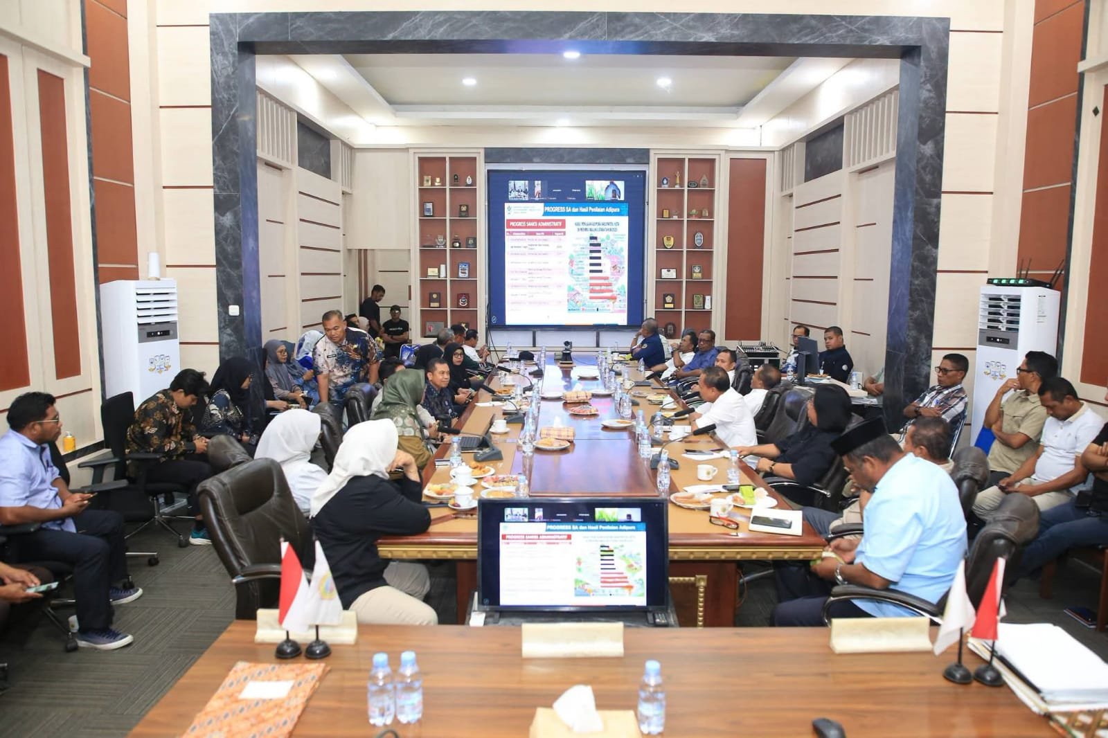bupati halmahera tengah pimpin rakor pengelolaan sampah adipura. - thewasesanews.com