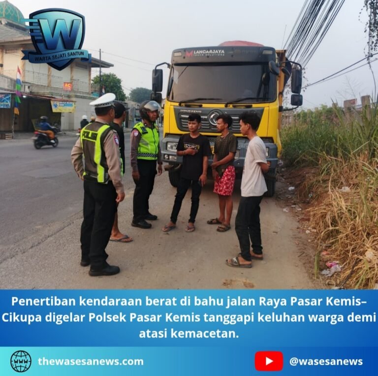penertiban kendaraan berat di bahu jalan. - thewasesanews.com