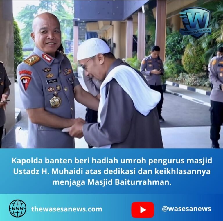 kapolda banten beri hadiah umroh pengurus masjid. - thewasesanews.com