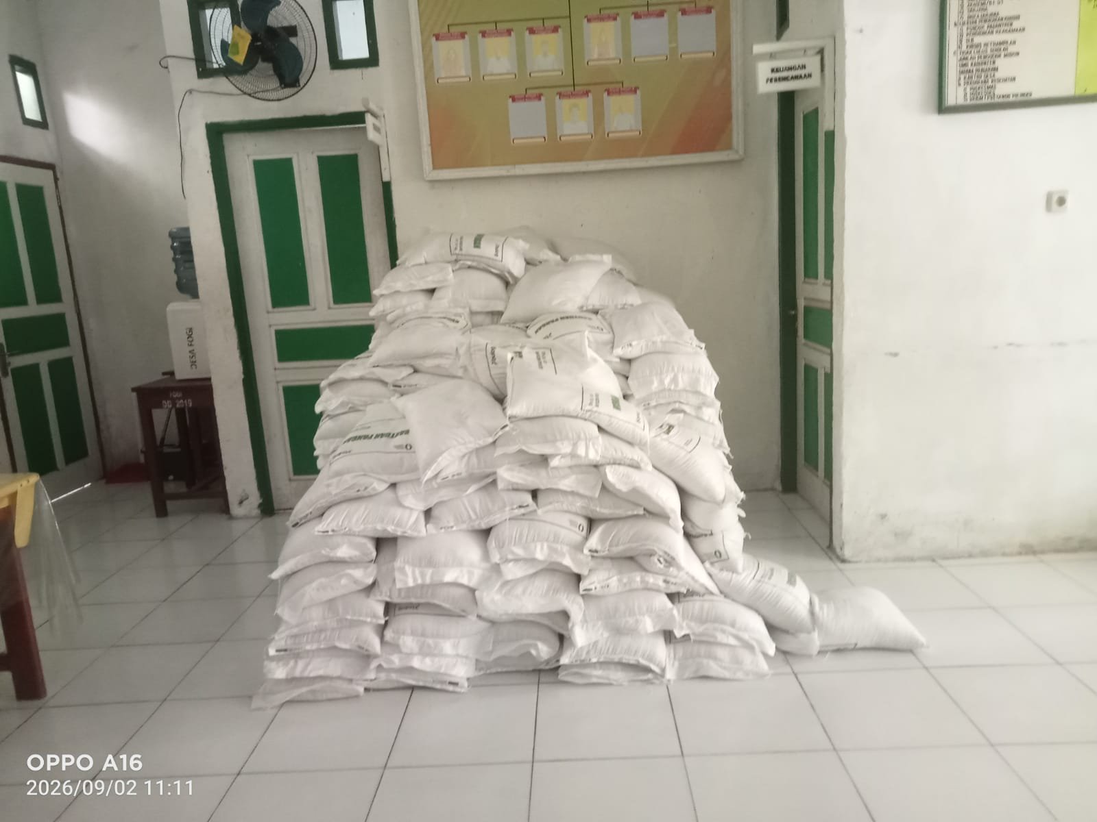 beras bulog desa fogi belum tersalurkan. - thewasesanews.com