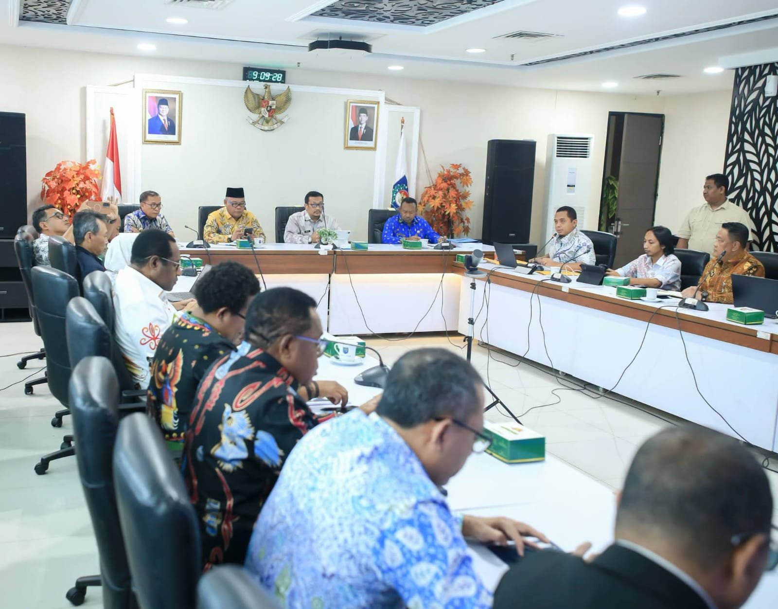 bupati ikram kawal penegasan batas tiga pulau. - thewasesanews.com