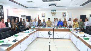bupati ikram kawal penegasan batas tiga pulau. - thewasesanews.com