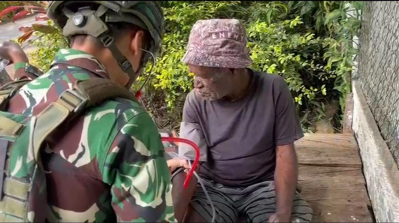 pelayanan kesehatan keliling satgas yonif 645 gty. - thewasesanews.com