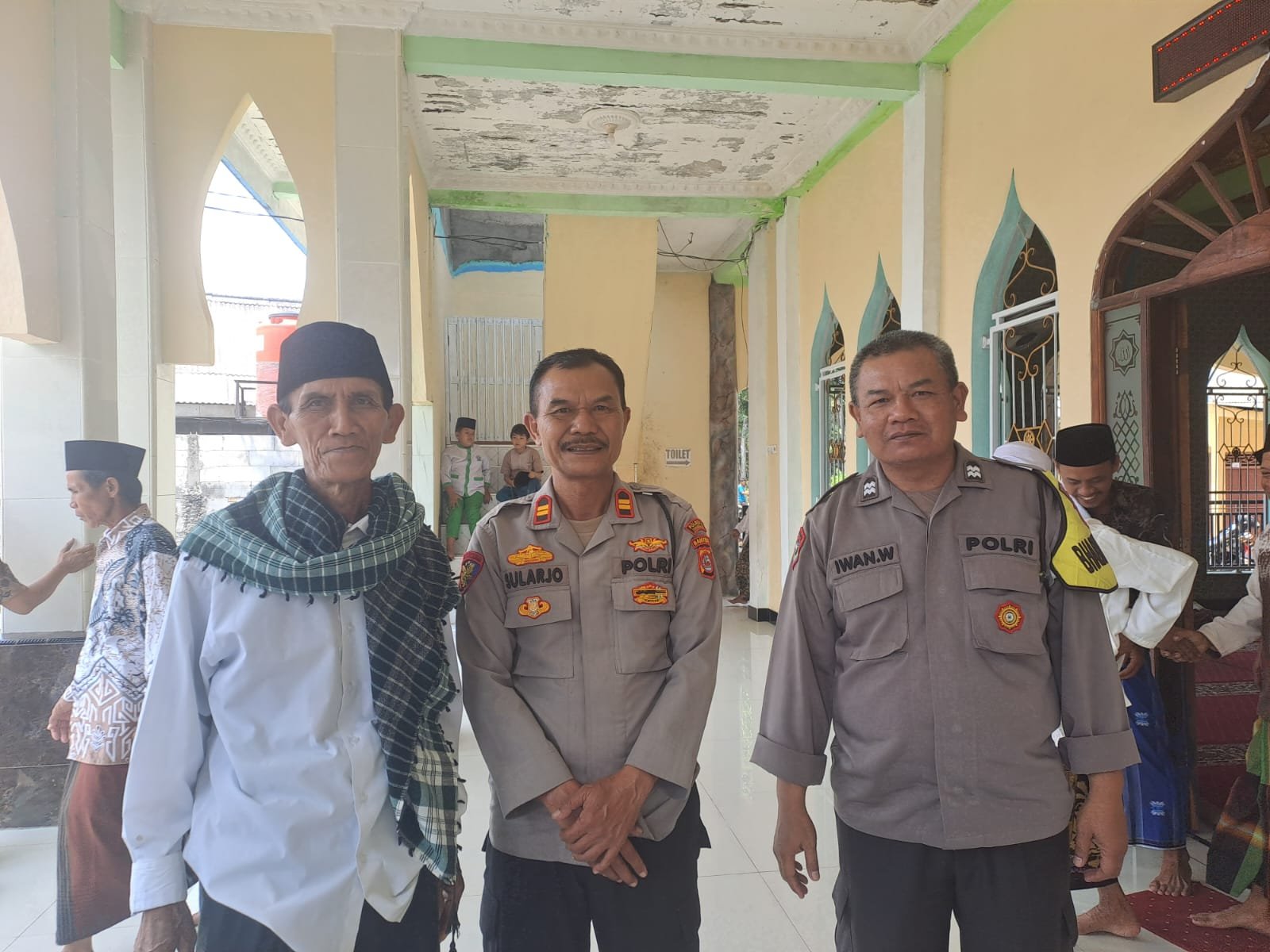 kapolsek tigaraksa gelar shalat jumat keliling. - thewasesanews.com