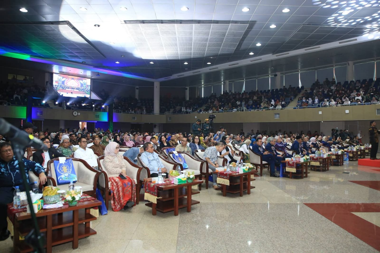 bupati ikram raih penghargaan mitra terbaik ut. - thewasesanews.com
