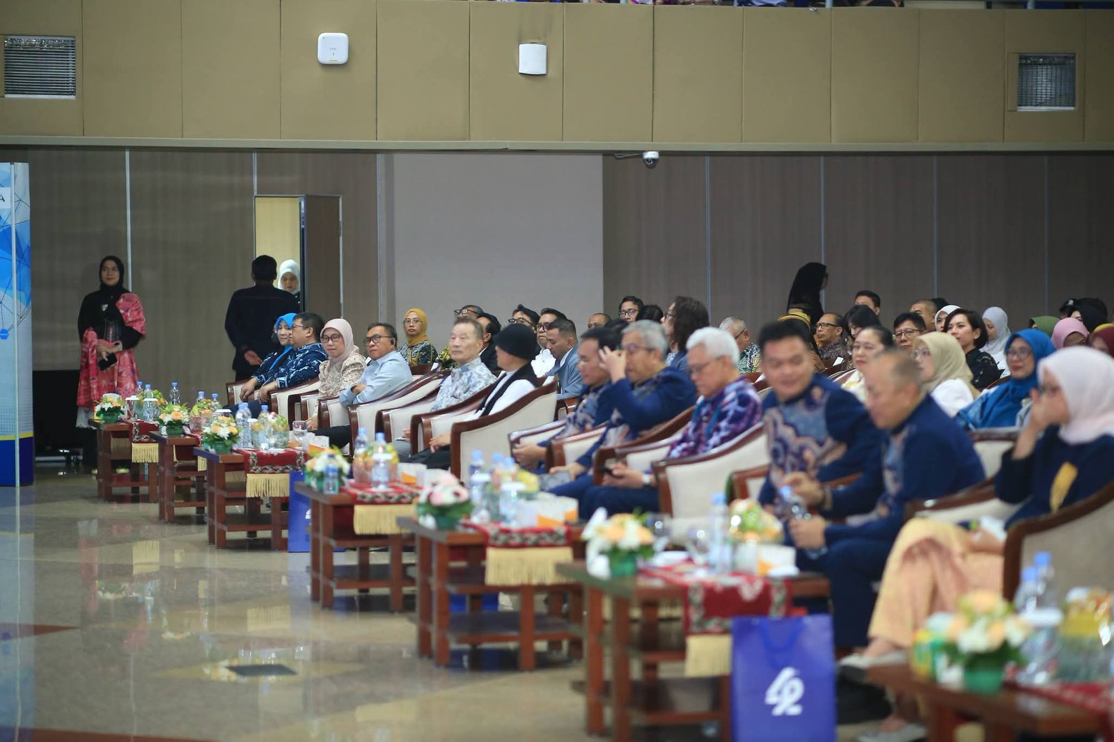 bupati ikram raih penghargaan mitra terbaik ut. - thewasesanews.com