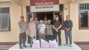 kapolda maluku utara salurkan bansos di weda selatan. - thewasesanews.com