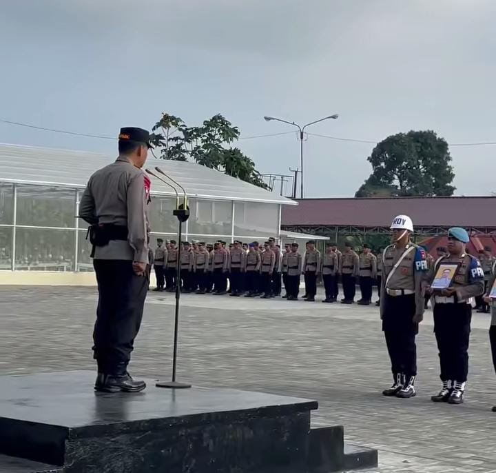 kapolda maluku utara ptdh 21 anggota polri. - thewasesanews.com