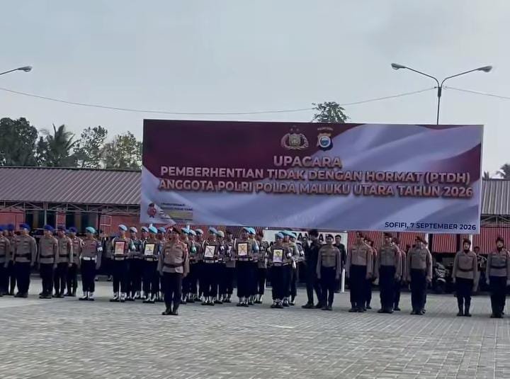 kapolda maluku utara ptdh 21 anggota polri. -thewasesanews.com