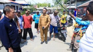 bupati halmahera tengah tinjau pemulihan gempa yeysowo. - thewasesanews.com