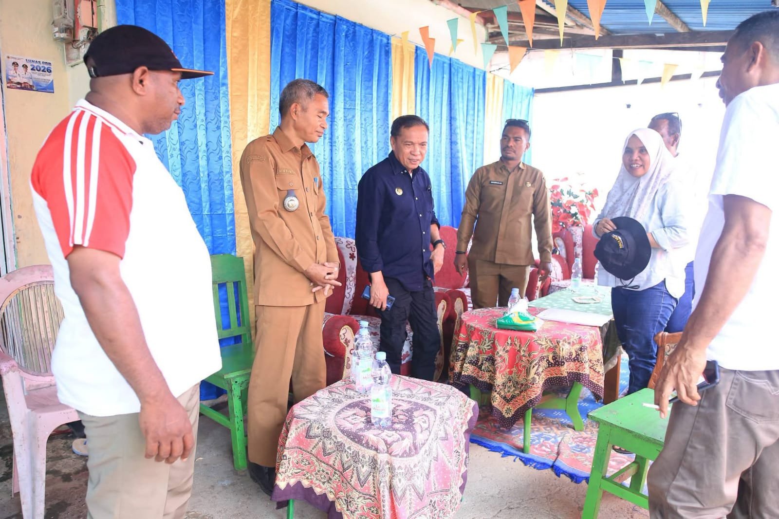 bupati halmahera tengah tinjau pemulihan gempa yeysowo. - thewasesanews.com
