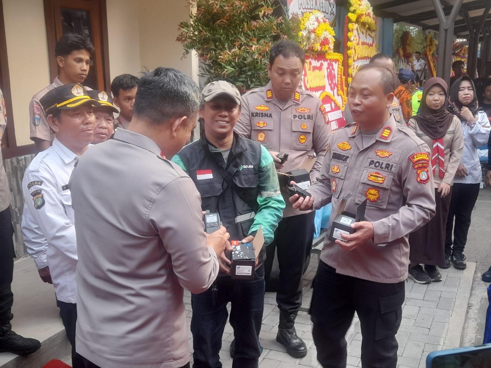 polsek kelapa dua resmikan sekretariat sabuk kamtibmas. - thewasesanews.com