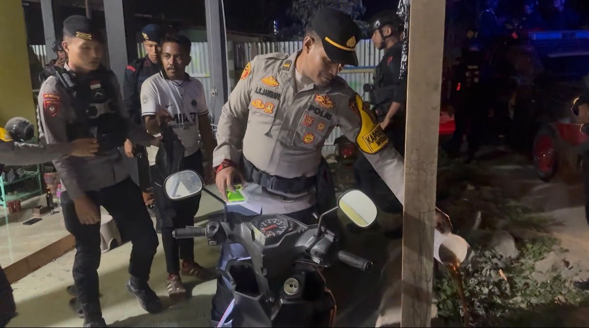 siber miras polres halteng amankan 417 kemasan miras. - thewasesanews.com