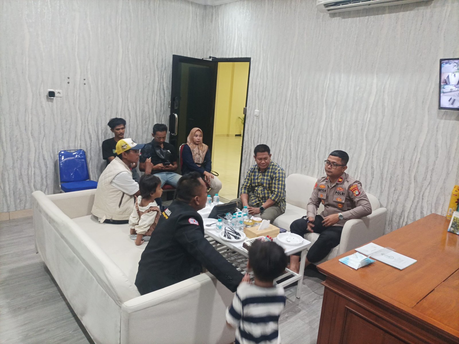 kapolsek pinang terima kejutan fwji. - thewasesanews.com